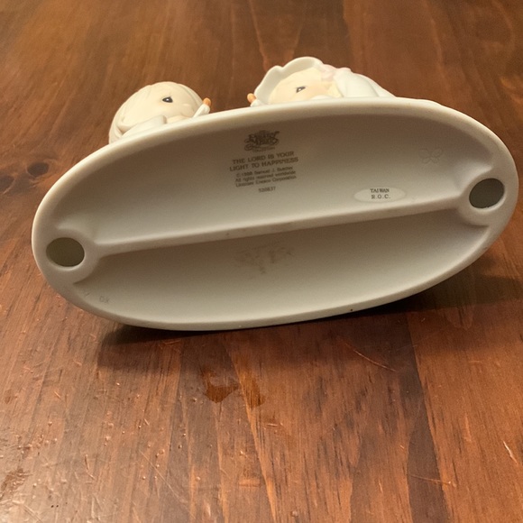 Precious Moments"Sharing the Good New Together"1991"Symbol of Membership"Figure - Picture 6 of 16